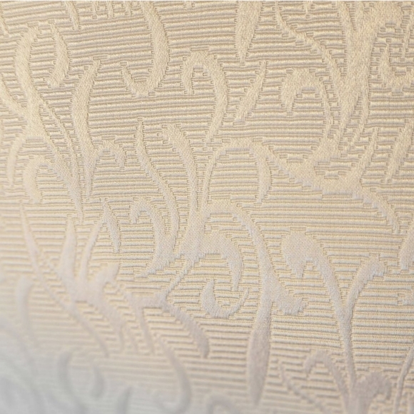 AS NEW 2x 40cm square cream colour cushions w removal covers - Picture 6 of 6